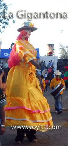 la gigantona y el enano cabezon