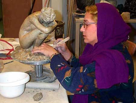 yoyita sculpting a female 
